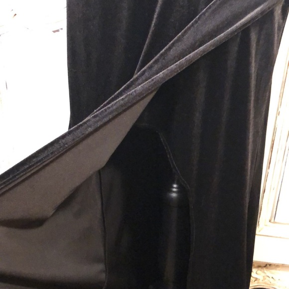 AZAZIE Beautiful Black Velvet High Front Leg Slit Optional Removable Straps S/C - Picture 5 of 16